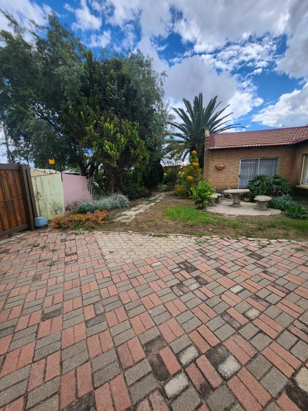 10 Bedroom Property for Sale in Montshioa North West